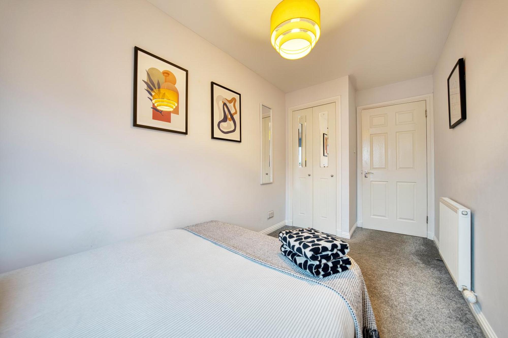 Апартаменты Modern 2 Bed Flat With Free Parking Глазго Экстерьер фото
